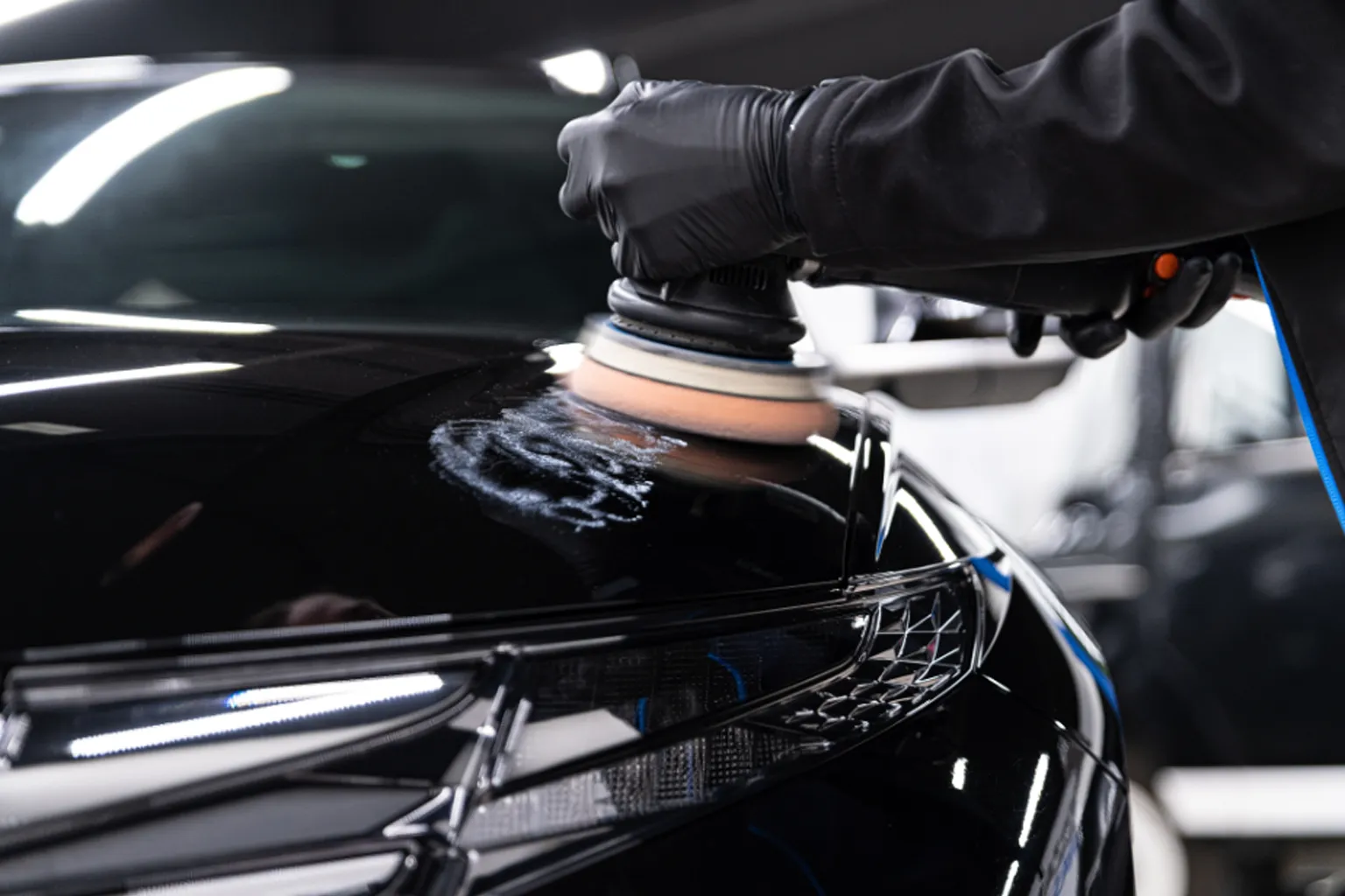 Förnya din bils lack med Ceramic Polish från BVS Linköping. Prisvärd polering som ger hållbar glans och skydd.